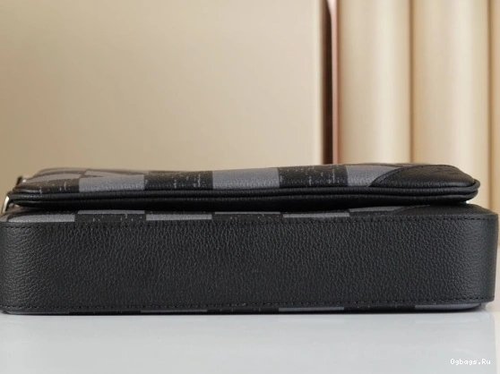 VUITTON LOUIS MESSENGER TRIO 0501